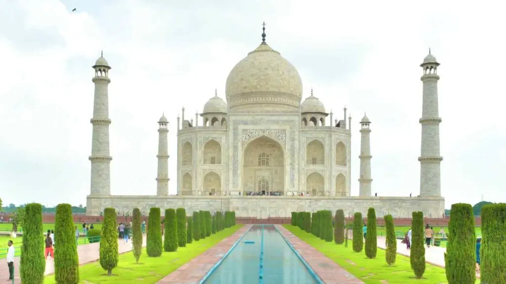 India charges foreigners 10-20x entry fees at top monuments