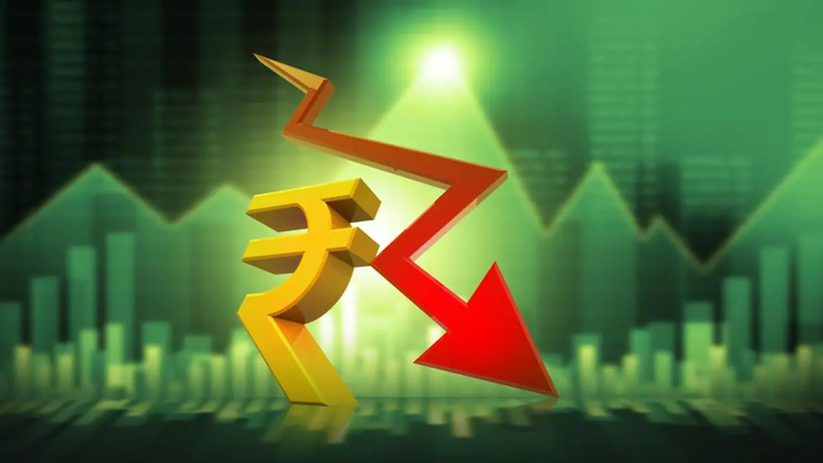 Rupee falls 17 paise to 95.59 as RBI tightens swap facility