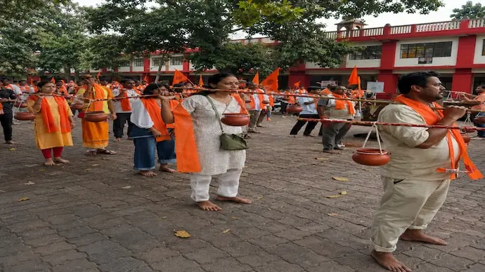 IIT Kanpur students perform Kanwar Yatra, Jalabhishek