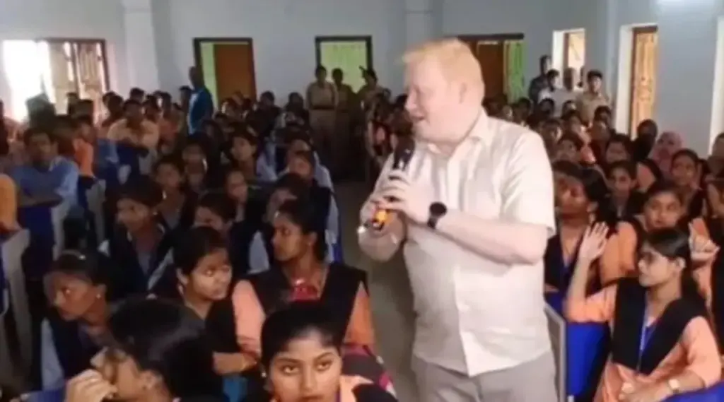 Jagatsinghpur collector takes special class on Odisha history