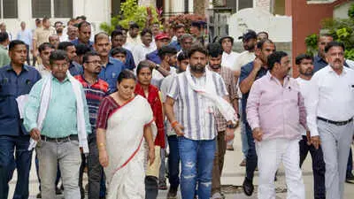 Jharkhand students burn effigies, govt calls fresh talks on Aug 17