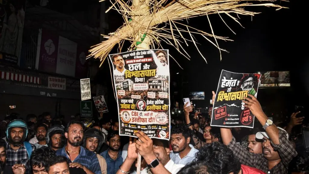 Jharkhand exam protesters burn effigies of Soren, Rahul Gandhi