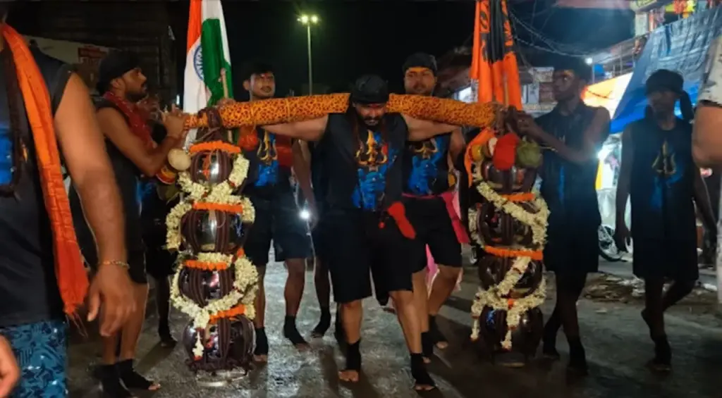 Giant Hanuman idol, 128-litre water Kanwar wow Sawan devotees