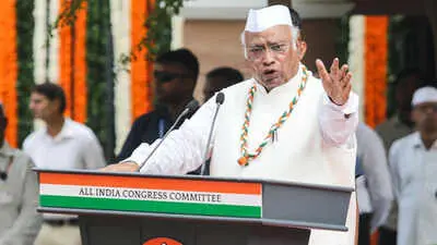 Kharge defends Vande Mataram version sung by Congress leaders
