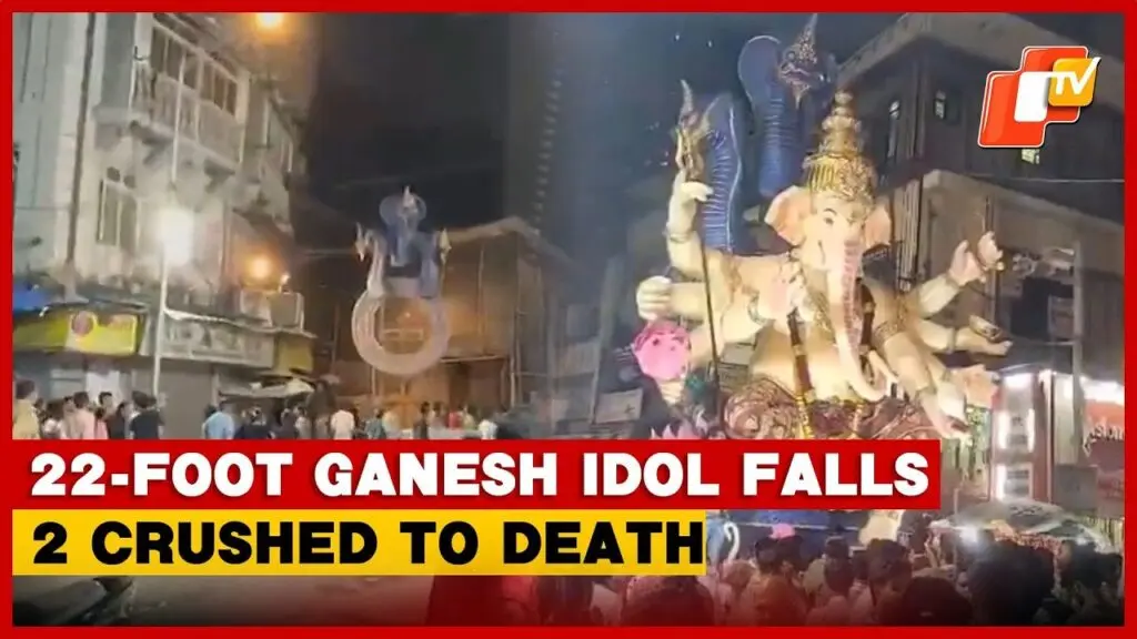 Ganesh idol falls during Mumbai procession, killing two