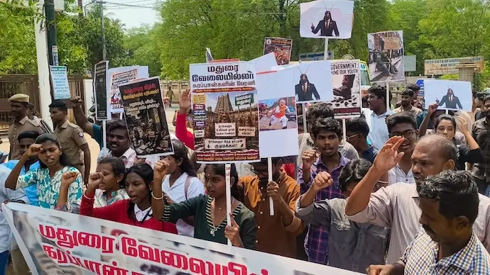 DYFI activists storm Palakkad DRM office over rail division split
