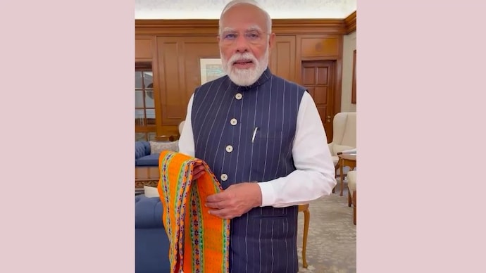 Modi urges Indians to buy handloom and share social media videos