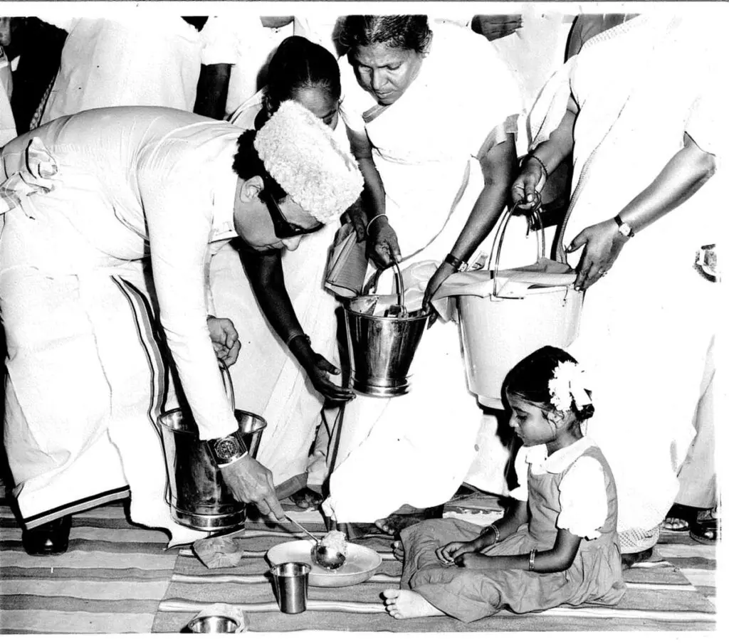 తమిళనాడు పాఠశాలలో చికెన్ బిర్యానీ భోజన పథకానికి ఆలోచన