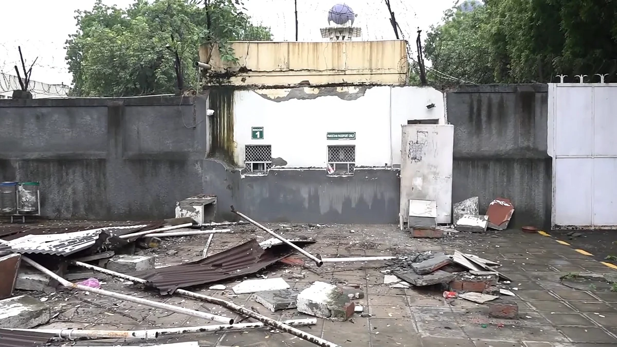 India demolishes structures outside Pakistan High Commission in Delhi