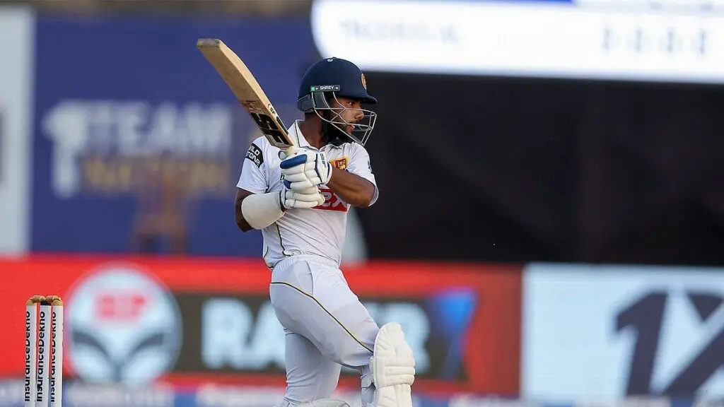 India enforce follow-on after bowling Sri Lanka out for 290