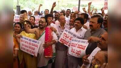 Congress rushes to pacify overlooked Karnataka MLAs