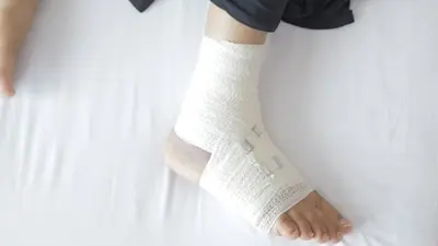 Cardboard used as splint at Thane hospital, staff suspended