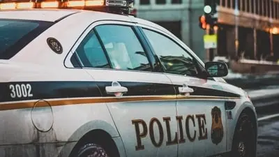 Houston police shoot suspect who fired at vehicles, injuring woman