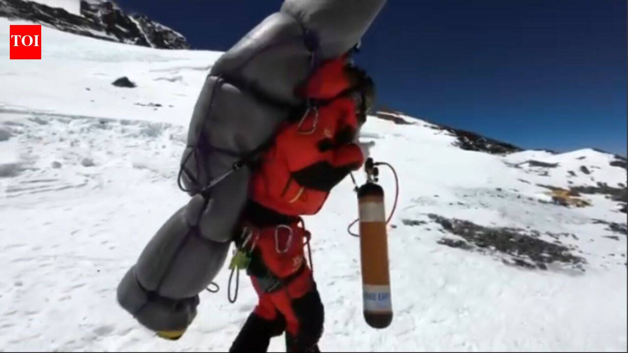 Sherpa’s Everest Rescue Sparks Dispute Over Recognition