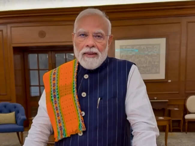 Modi urges Indians to buy handloom and share social media videos