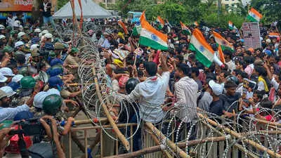 Jharkhand police defend lathi charge, to scan CCTV as bandh called