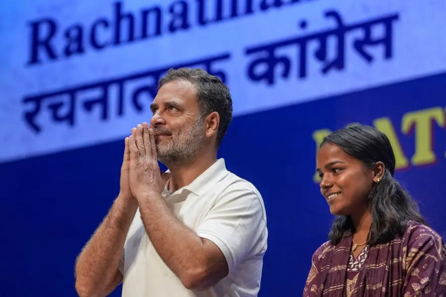 Rahul Gandhi mocks Modi's foreign policy, calls BJP-RSS 'jokers'