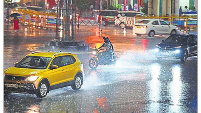 Lucknow flood: 50mm rain soaks Gomti Nagar, key roads