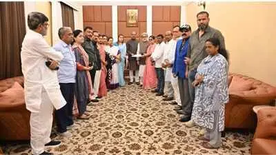 Lok Sabha Speaker gives rebel TMC MPs 7 days to reply on disqualification