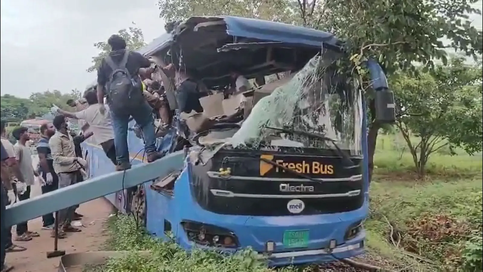 Bus hits lorry in Hyderabad, 6 dead, 20 hurt