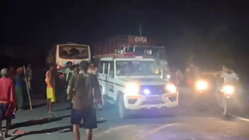 Bihar bus crash kills 5 at child's naming ceremony