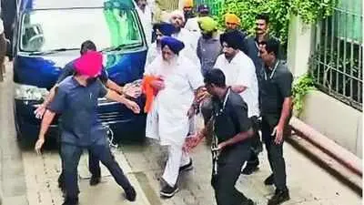 PM Modi calls Harsimrat Badal after Sukhbir attacked in Nanded gurdwara