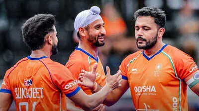 Coach urges composure as India face must-not-lose Pakistan clash