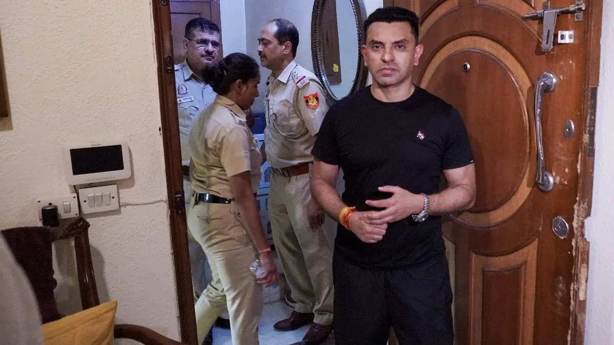 Tehseen Poonawalla under house arrest before E20 protest, offers cops sugarcane juice
