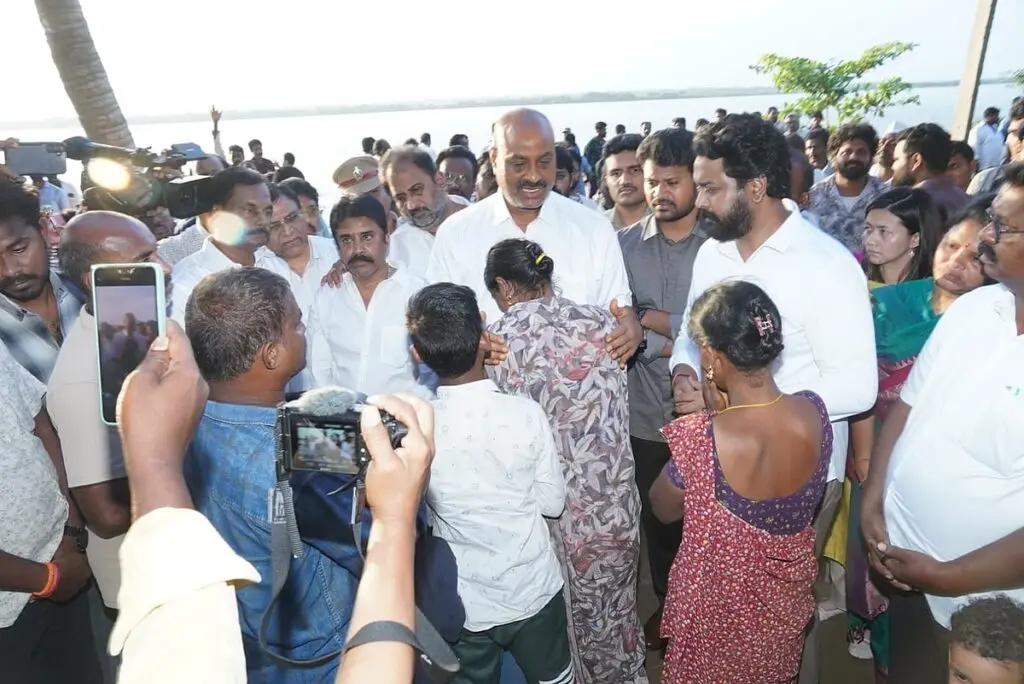 8 Andhra fishermen missing at sea since Aug 7, Navy joins search