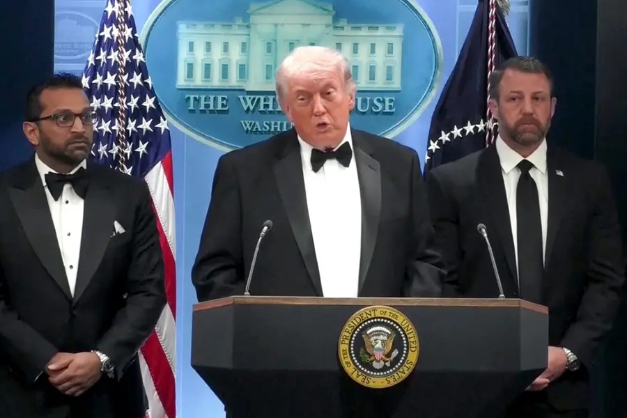 Trump signs two orders to restrict US birthright citizenship