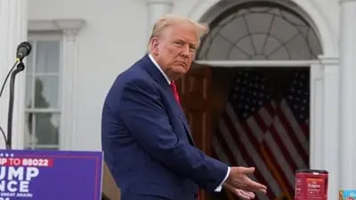 Video of bulge on Trump's right side goes viral, Martina Navratilova says 'it's a diaper'