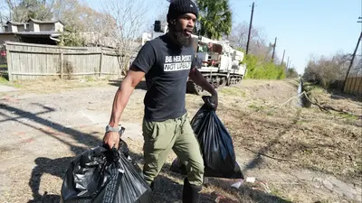 Houston man's solo rubbish cleanups grow into 100-volunteer movement