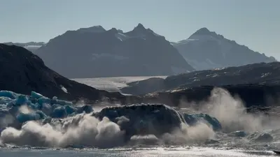 1km-wide, 100m-thick ice chunk breaks off Greenland glacier