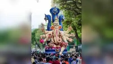 Mumbai Ganpati idol falls during procession, two dead, five injured