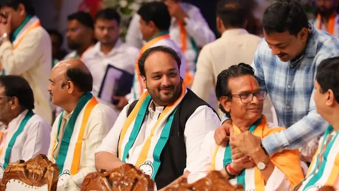 Killed your father, now your turn: threat to Zeeshan Siddique's sister