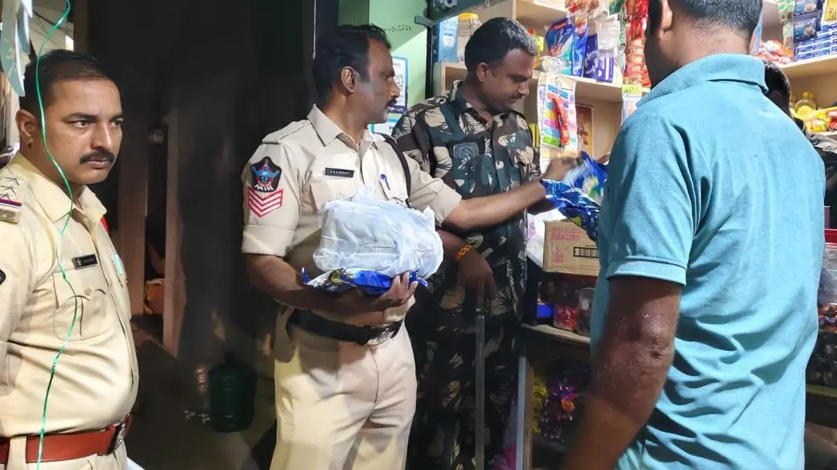 Police officer booked for stealing seized tobacco at Kerala station