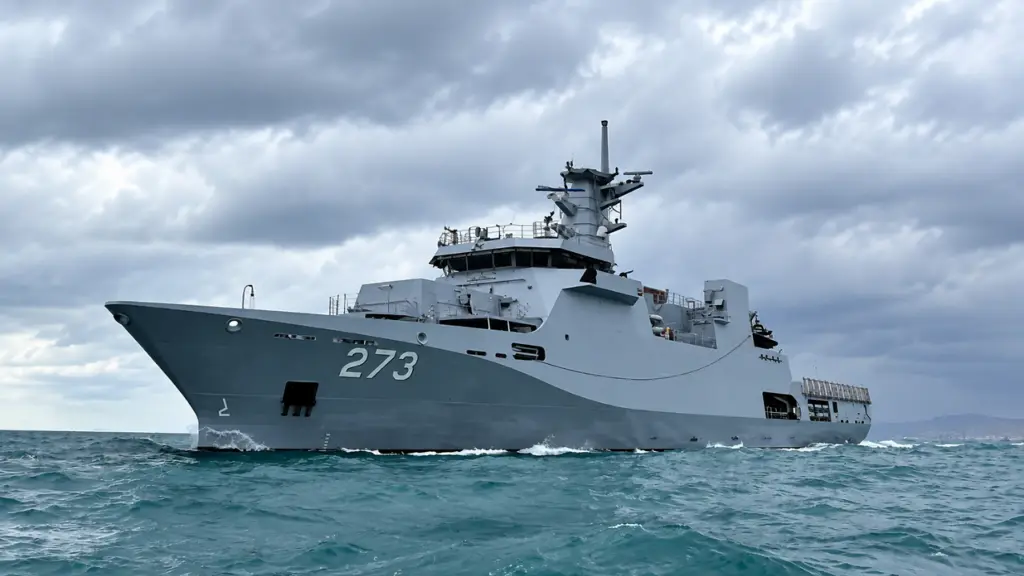 Pakistan vessel PNS Hunain collides with Indian Navy warship