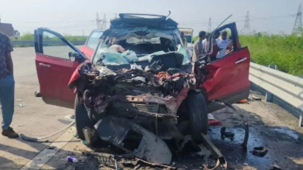 Four of same family killed in Surat expressway crash into dumper
