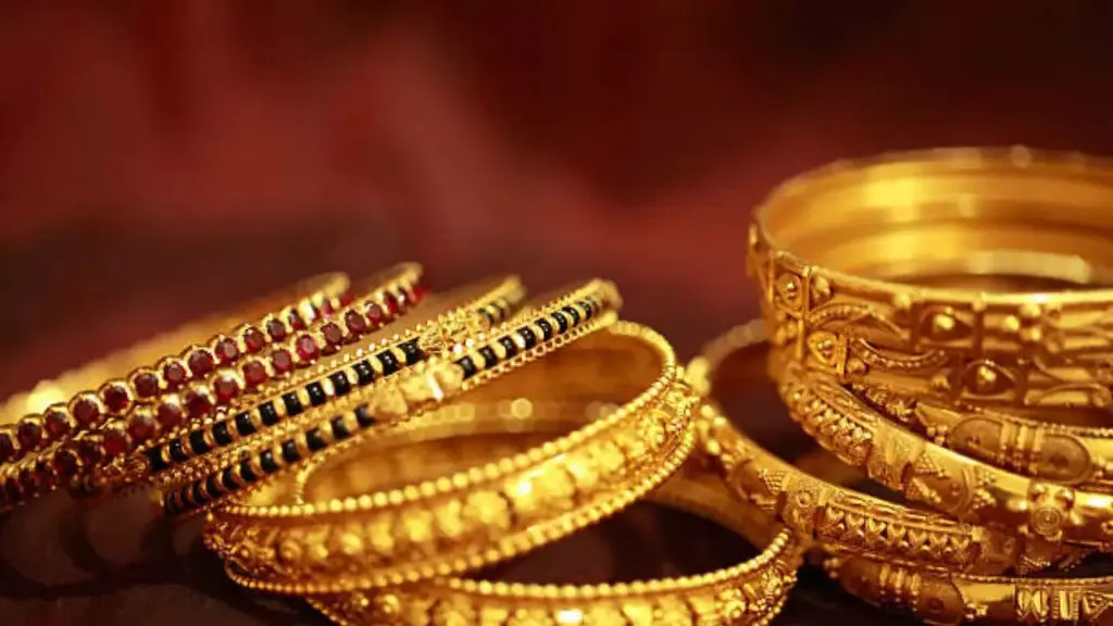 Gold falls nearly 2%, 24K at Rs 1.51 lakh per 10 grams