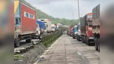 Navi Mumbai residents seek separate lane for small vehicles
