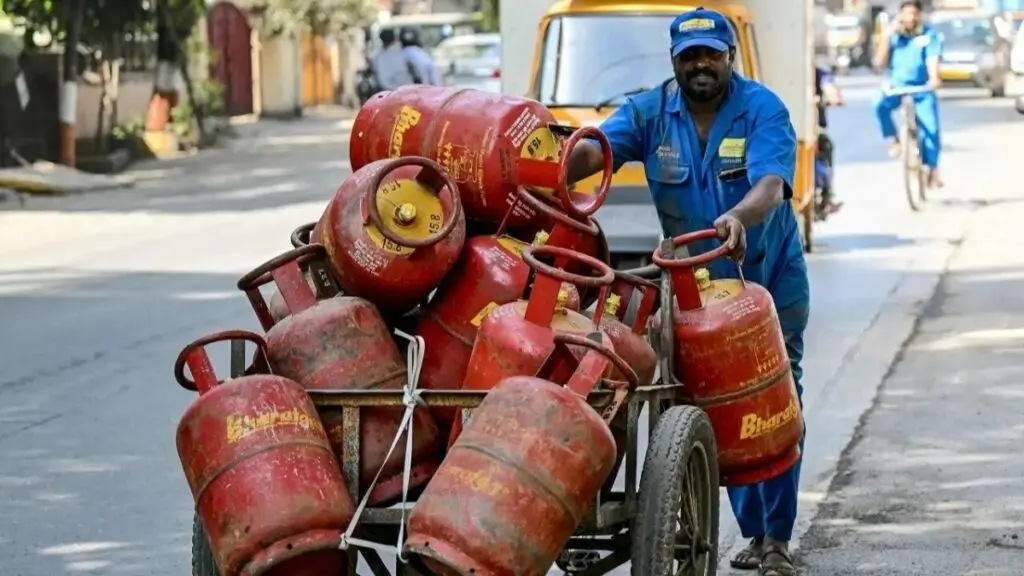 LPG cylinder at Rs 942 in Delhi, CNG at Rs 86.98 on September 20