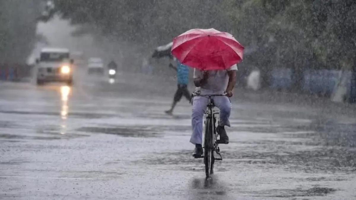 UP orange alert for heavy rain, 60 km/h winds in 17 districts
