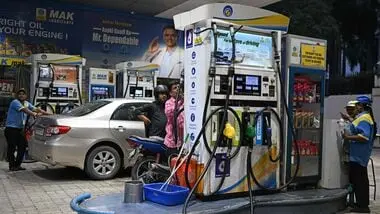 Petrol, diesel prices unchanged as crude oil slump continues