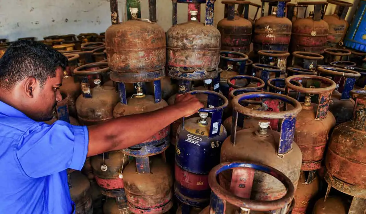 Aadhaar biometric authentication mandatory for subsidised LPG from Oct 1