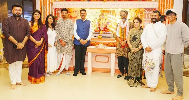 Fadnavis, Amit Shah meet Hanuman Ansh team