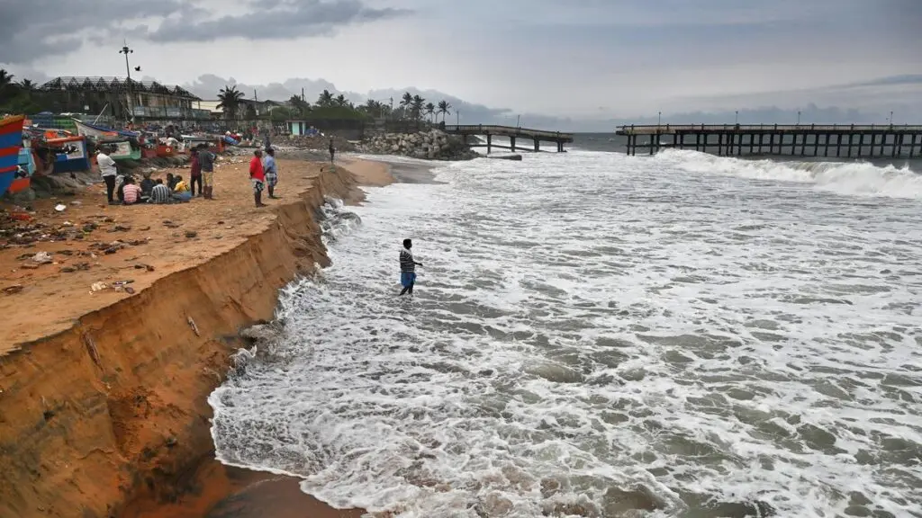 Swell waves hit Kerala coast, red alert till September 28