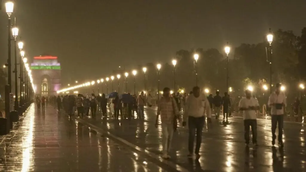 Delhi announces winter curbs, WFH, construction ban from Nov 1