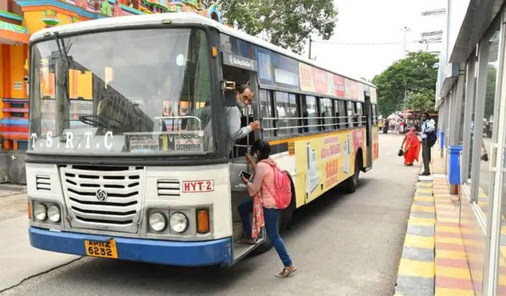 Trial run on KPHB-Waverock corridor for dedicated bus lane