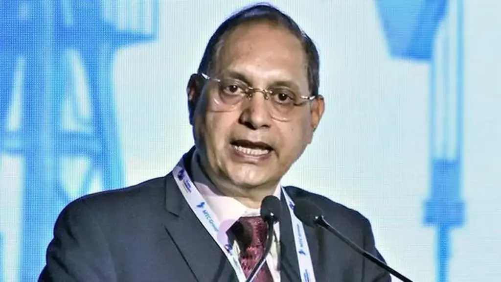 SEBI chairman vows to fix expiry-day derivative settlement price concerns