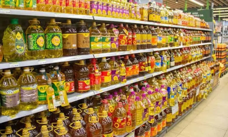 Govt asks edible oil firms to pass duty cut benefits to consumers